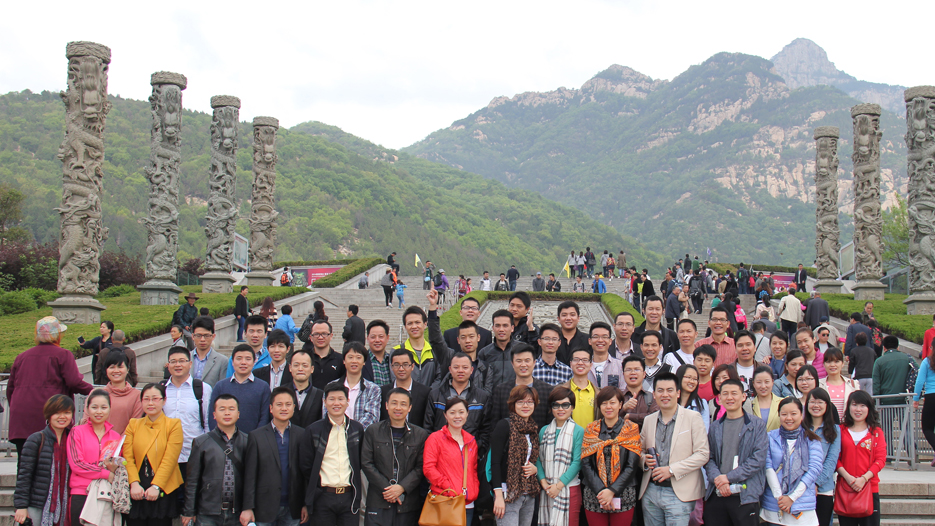 必一运动精英团队游孔府登泰山